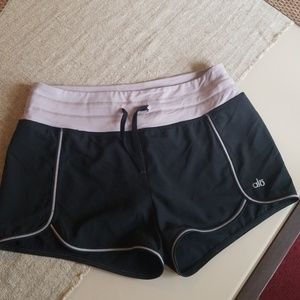 Alo Yoga Shorts SZ Small New w/o tags